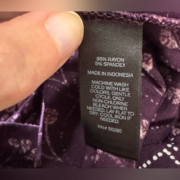 Cute knee length dress! - Picture 5 of 5